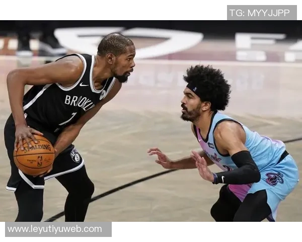 克莱半场表现稳健11投4中三分球命中3个贡献11分2篮板1封盖